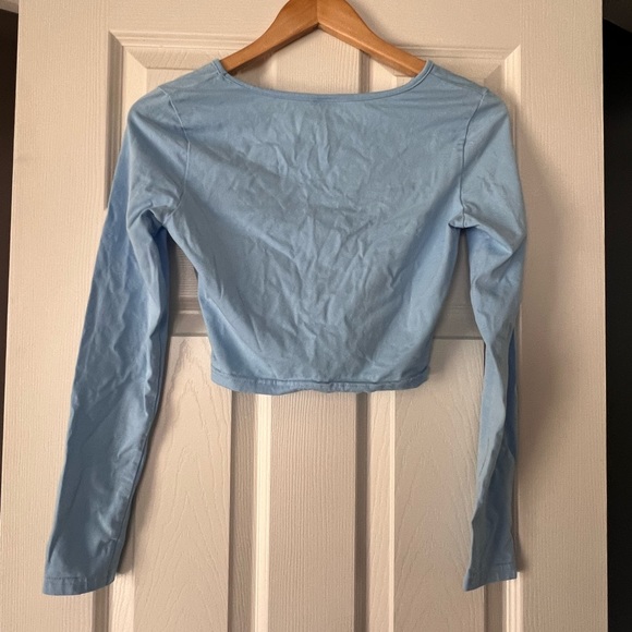 SHEIN Light Blue Vneck Longsleeve Cropped Tshirt Size M - Picture 3 of 3